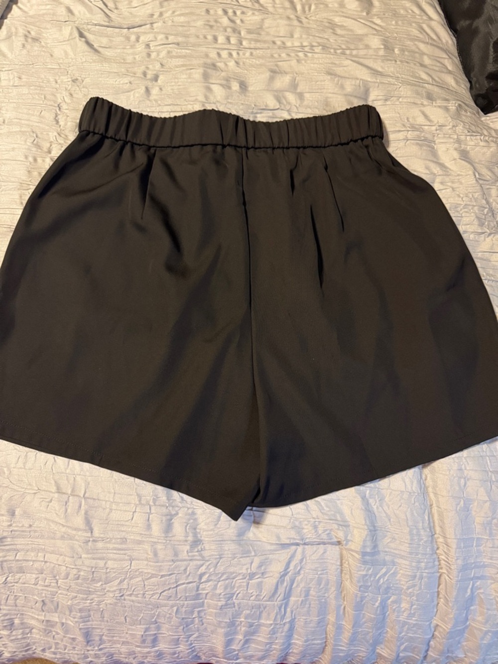 Black Women's Pleated Dressy Shorts Pockets & Elastic Waist in Back Large NWT - Picture 6 of 12